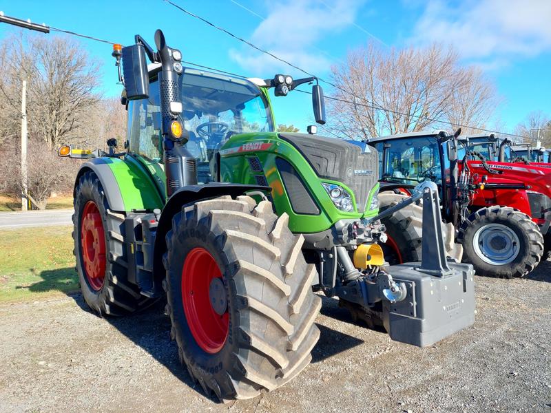 Tractors  FENDT 724 Vario Photo